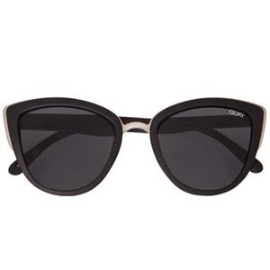 Quay ‘My Girl’ sunnies In black/smoke